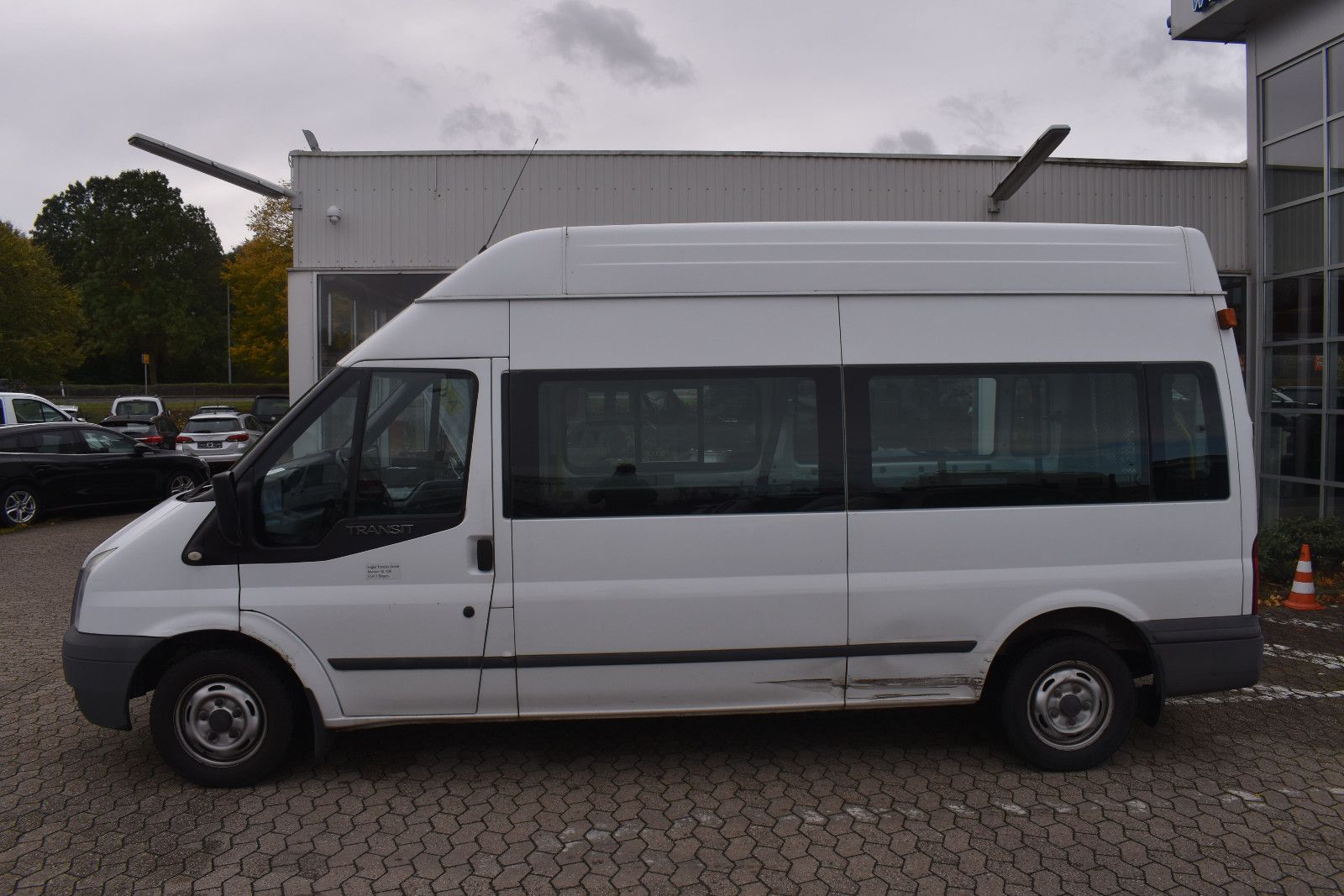 Fahrzeugabbildung Ford Transit Kombi FT 300 L Behindertengerecht *1233