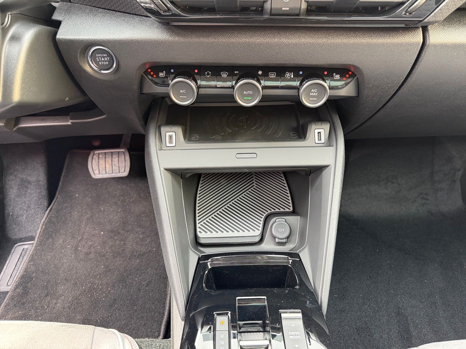 Fahrzeugabbildung Citroën C4 Hybrid 145 MAX - Vollausstattung*Massage*ACC