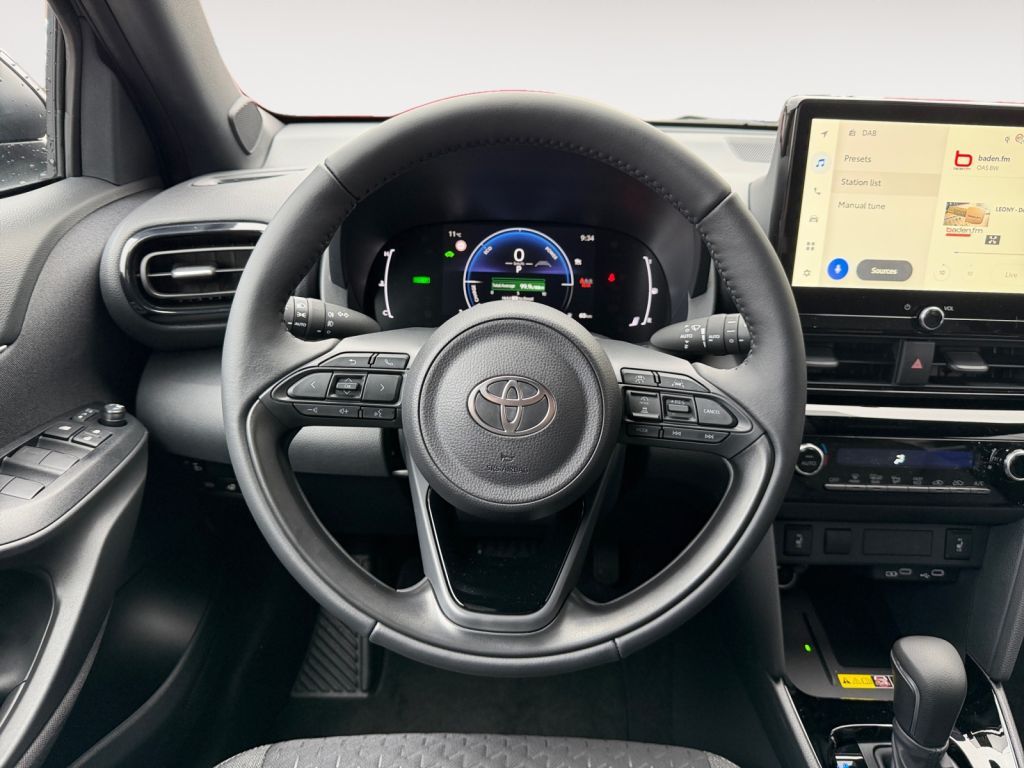 Fahrzeugabbildung Toyota Yaris Cross Hybrid 130 1.5 VVT-i Teamplayer