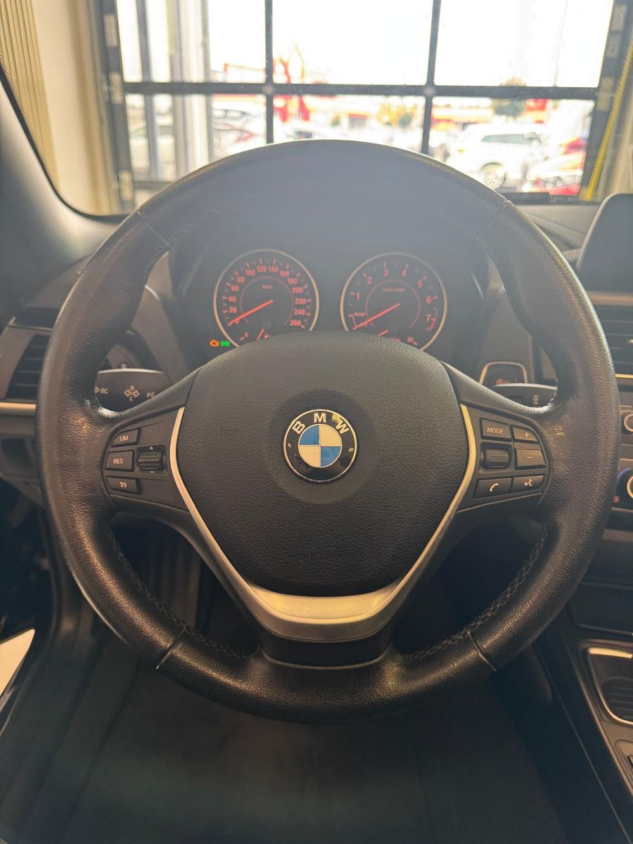Fahrzeugabbildung BMW 220 i Cabrio Sport Line/ NAVI/KLIMA/AUTOMATIK