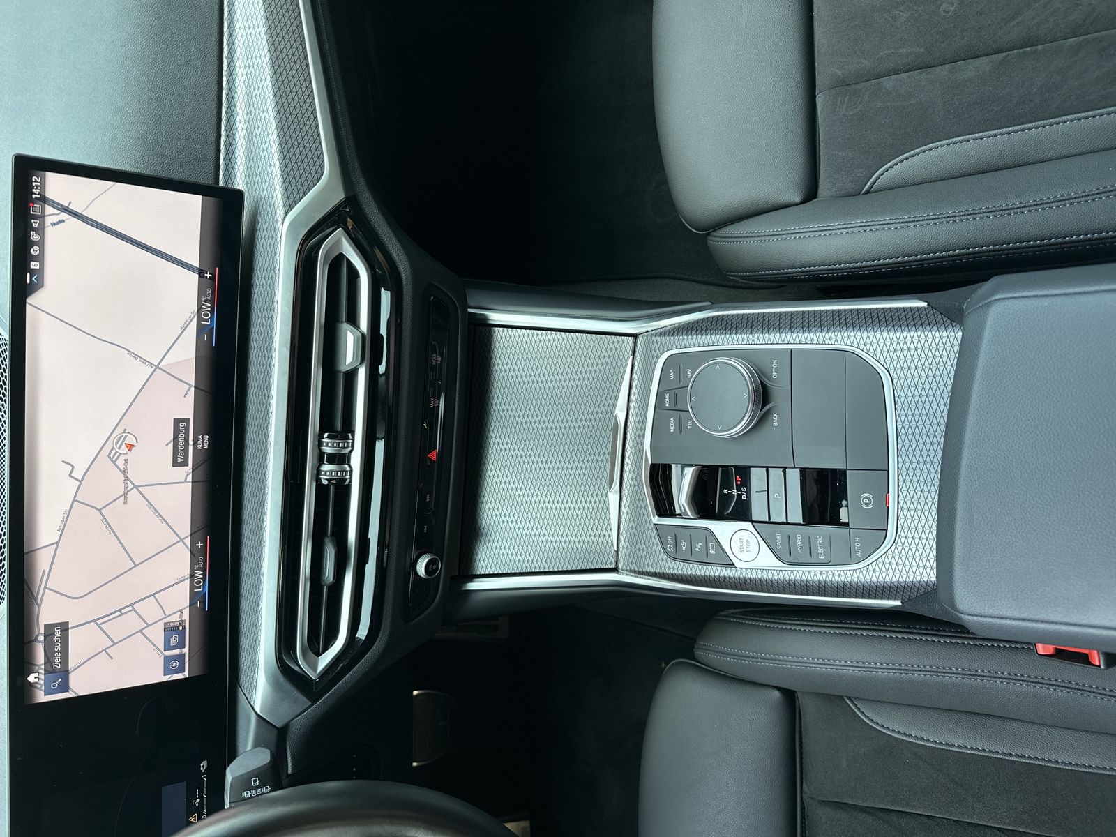 Fahrzeugabbildung BMW 330 e Touring xDrive M-Sport NAV+LASER+360°+HUD