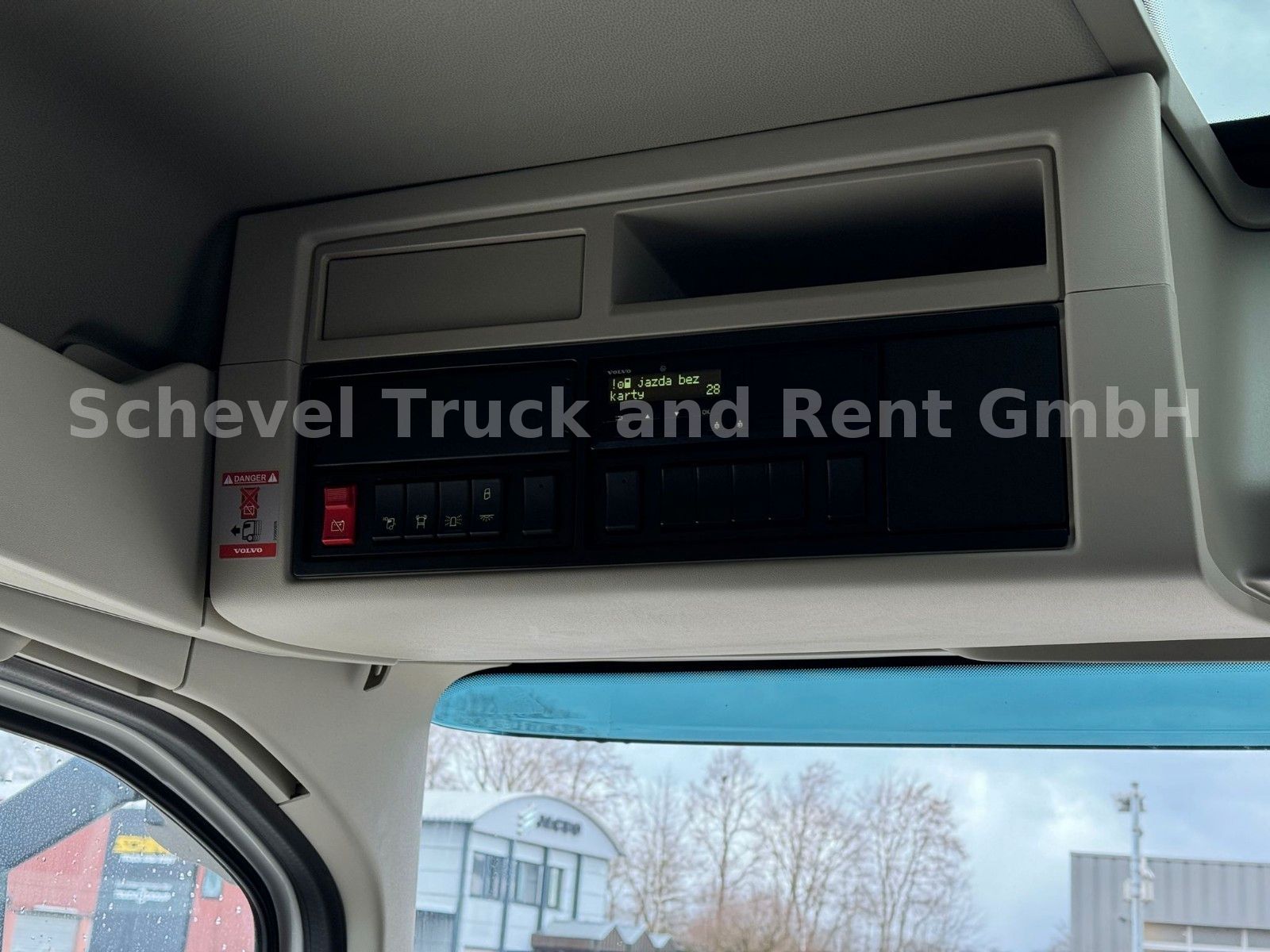 Fahrzeugabbildung Volvo FM 330 6x2 Doppelkabine Fahrgestell ADR