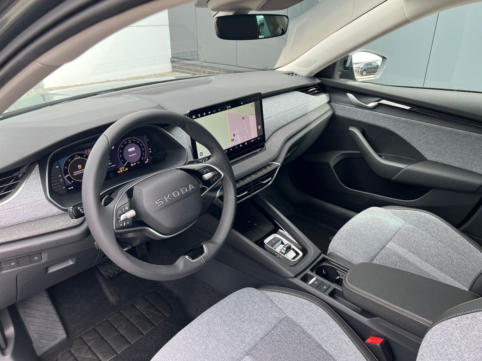 Fahrzeugabbildung SKODA Octavia Combi TOUR 2.0 TDI DSG *AHK, Travel Assi