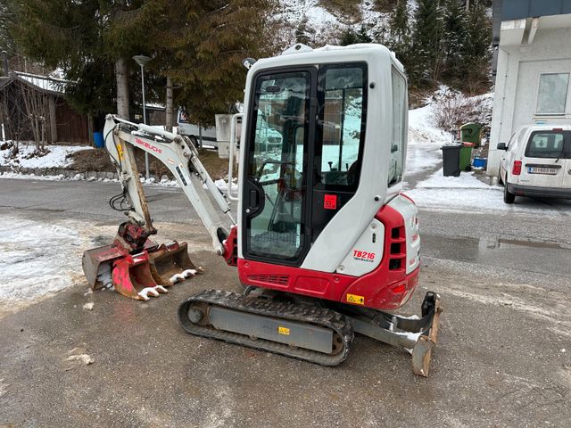 Takeuchi TB216 Powertilt