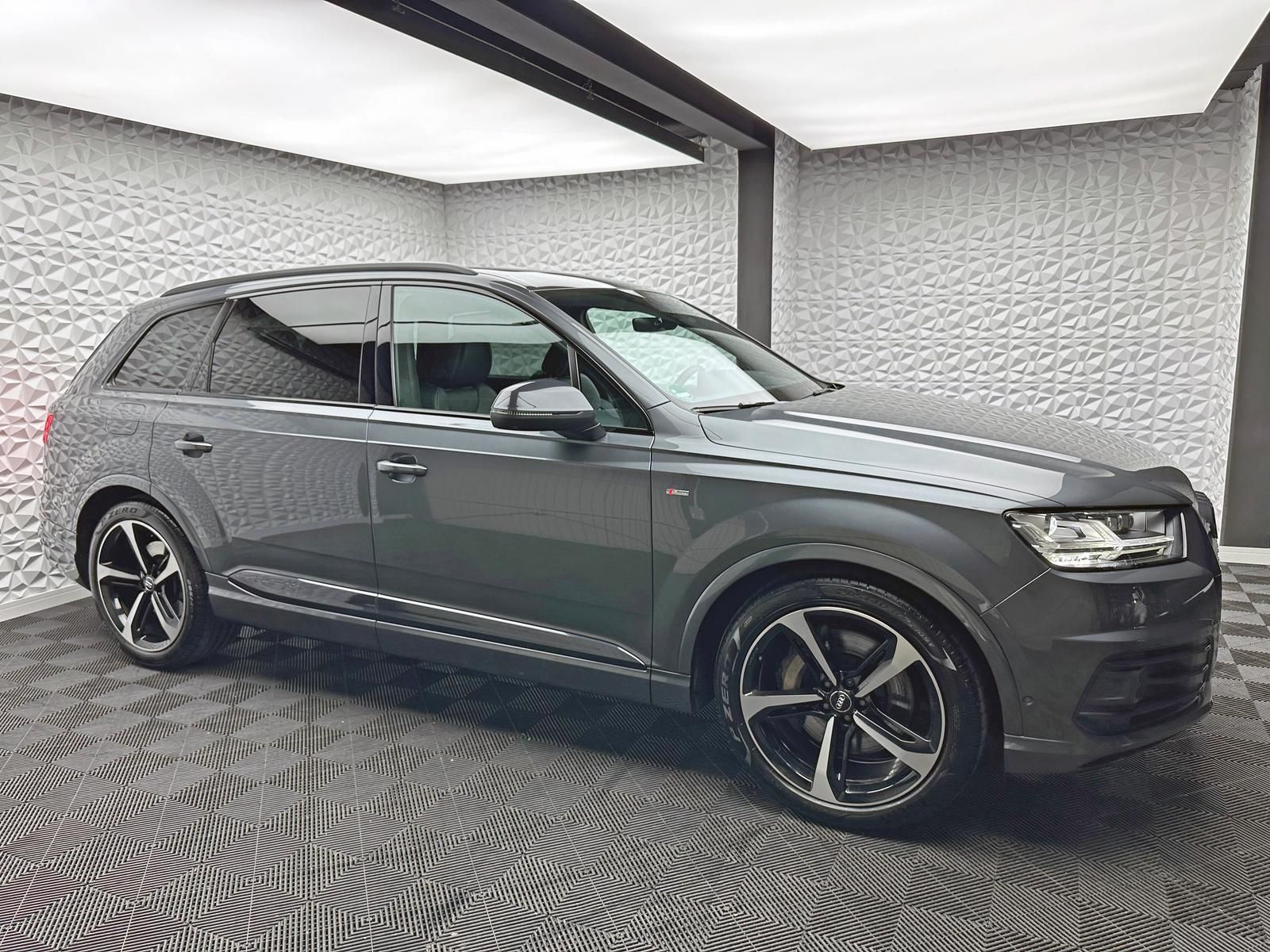 Fahrzeugabbildung Audi Q7 50 TDI QUA/S-LINE/7-SITZ/STHZ/LUFT/BOSE/PANO