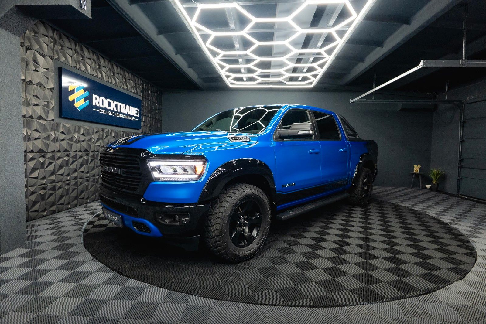 Fahrzeugabbildung Dodge RAM 5.7 V8 HEMI 4x4 OFFROAD Night-Paket *LED*