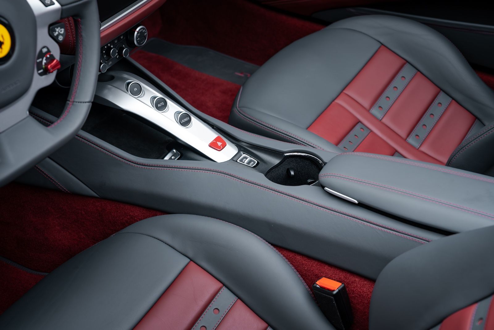 Fahrzeugabbildung Ferrari California T ATELIER/SPECIAL COLOUR/WENIG KM