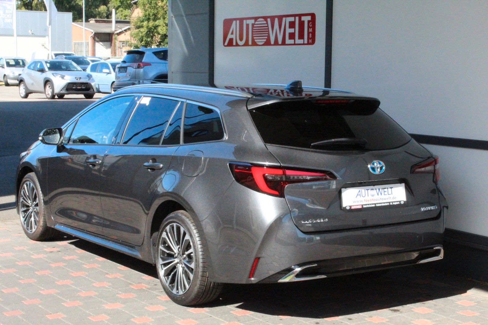 Fahrzeugabbildung Toyota Corolla Touring Sports 1.8 Hybrid Team D