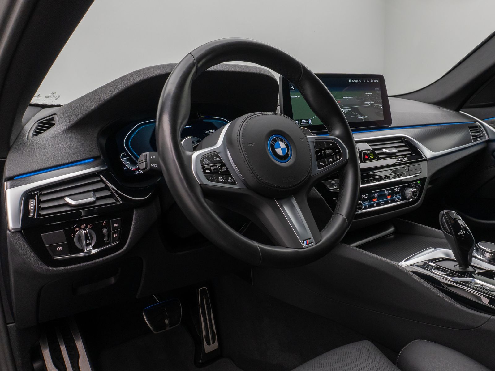 Fahrzeugabbildung BMW 530e xD M Sport Kamera HUD DAB HiFi ACC Komfort