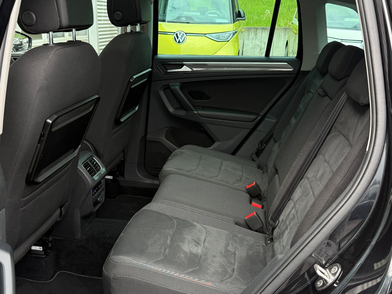 Fahrzeugabbildung Volkswagen Tiguan Highline 4Motion ACC AHK Nav SHZ Pano LED
