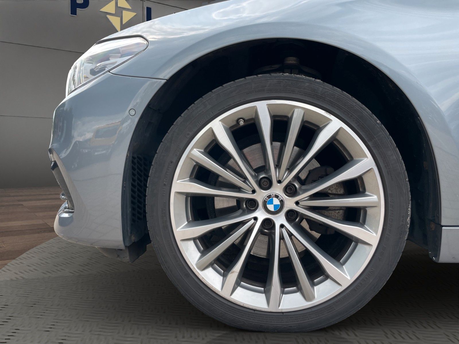 Fahrzeugabbildung BMW 520d Sport Line *Pano*Head-Up*AHK*Kamera*Leder*