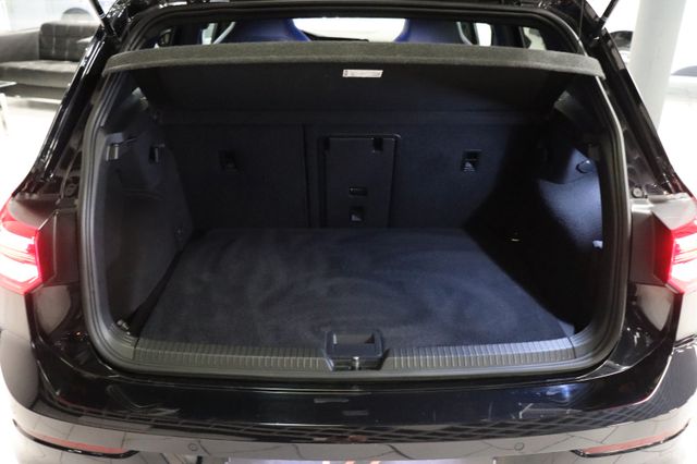 Fahrzeugabbildung Volkswagen Golf VIII Lim. R 4Motion|MATRIX|H/K|DCC|AMBIENTE