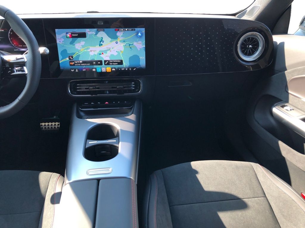 Mercedes-Benz CLA 180 AMG MBUX MBeam Night AHK Pano SHD Wide foto 17