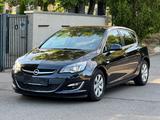 Opel Astra J Lim. 5-trg. Exklusiv /Automatik/Navi/R-K - Opel Astra: K