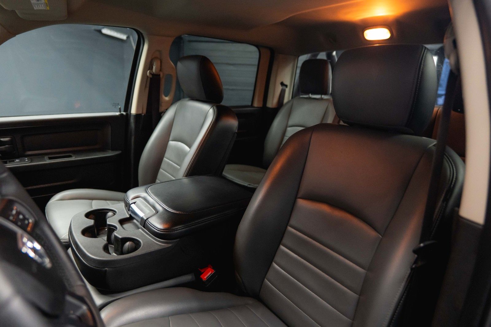 Fahrzeugabbildung Dodge RAM 5.7 V8 HEMI 4x4 OFFROAD Night-Paket LONGBED