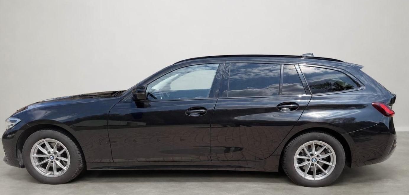 BMW 320d Sport Line PANO/AHK/LEDER/VIRTUAL/ACC