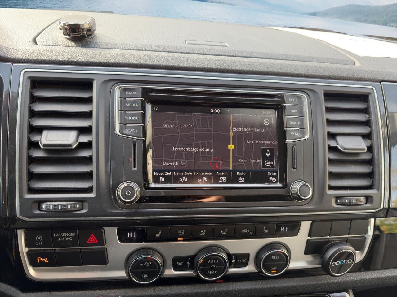 Volkswagen T6 Multivan langer Radstand DSG LED NAVI ACC