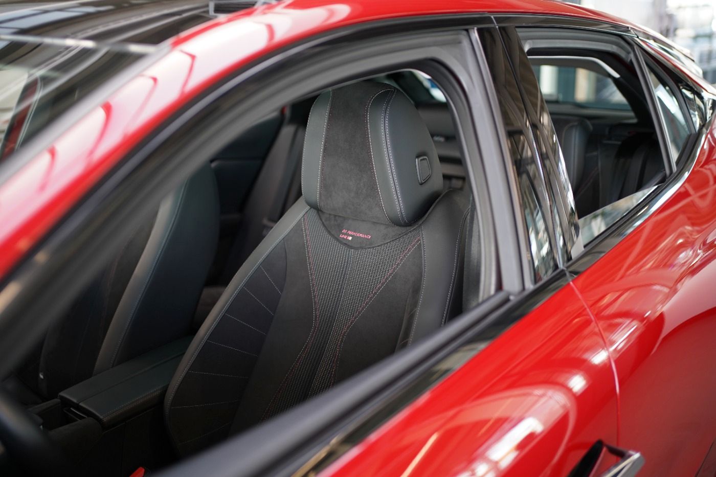 Fahrzeugabbildung DS Automobiles DS4 PureTech 130 EAT8 Performance Line Anhängerk