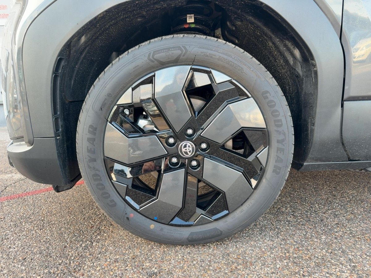 Fahrzeugabbildung Toyota Urban Cruiser 61kWh Lounge *0,00% Fin bis 30.06*