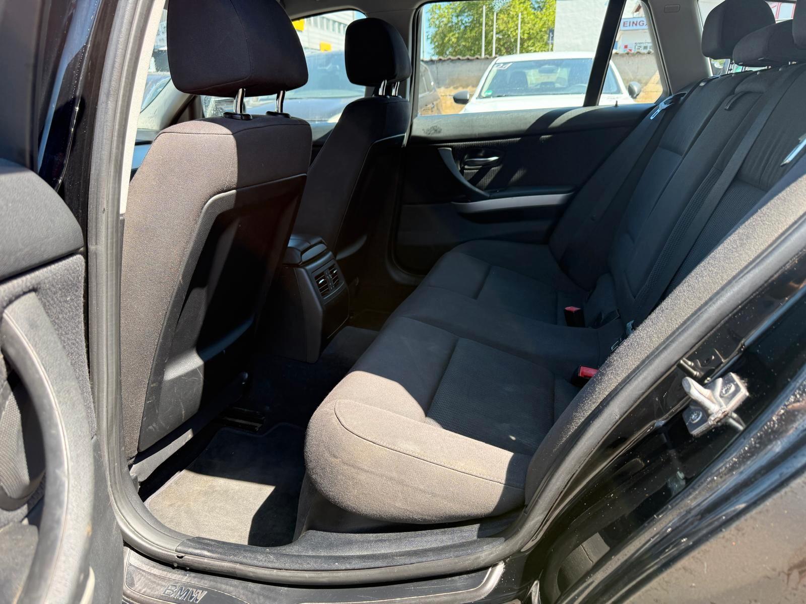 BMW 318 2012 — photo 12