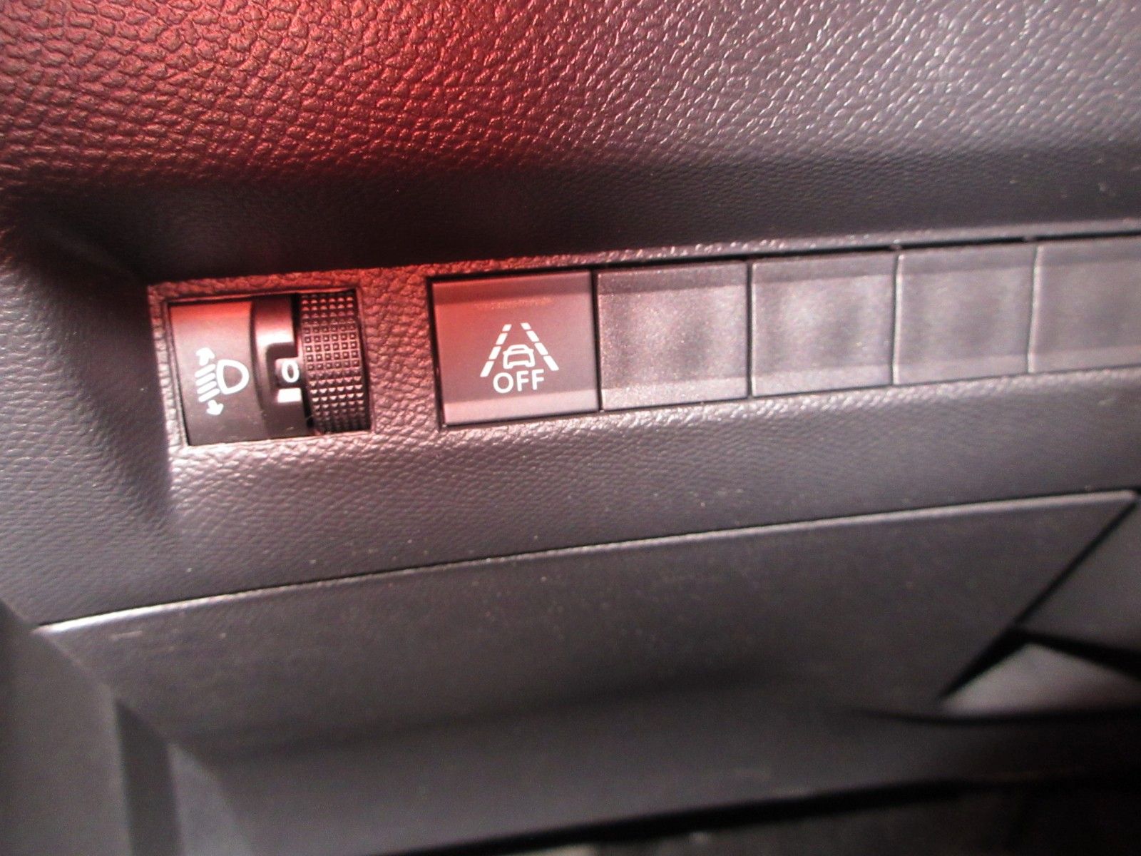 Fahrzeugabbildung Peugeot 2008 Allure 1.2T LED/NAVI/PDC/R´CAM/ALU