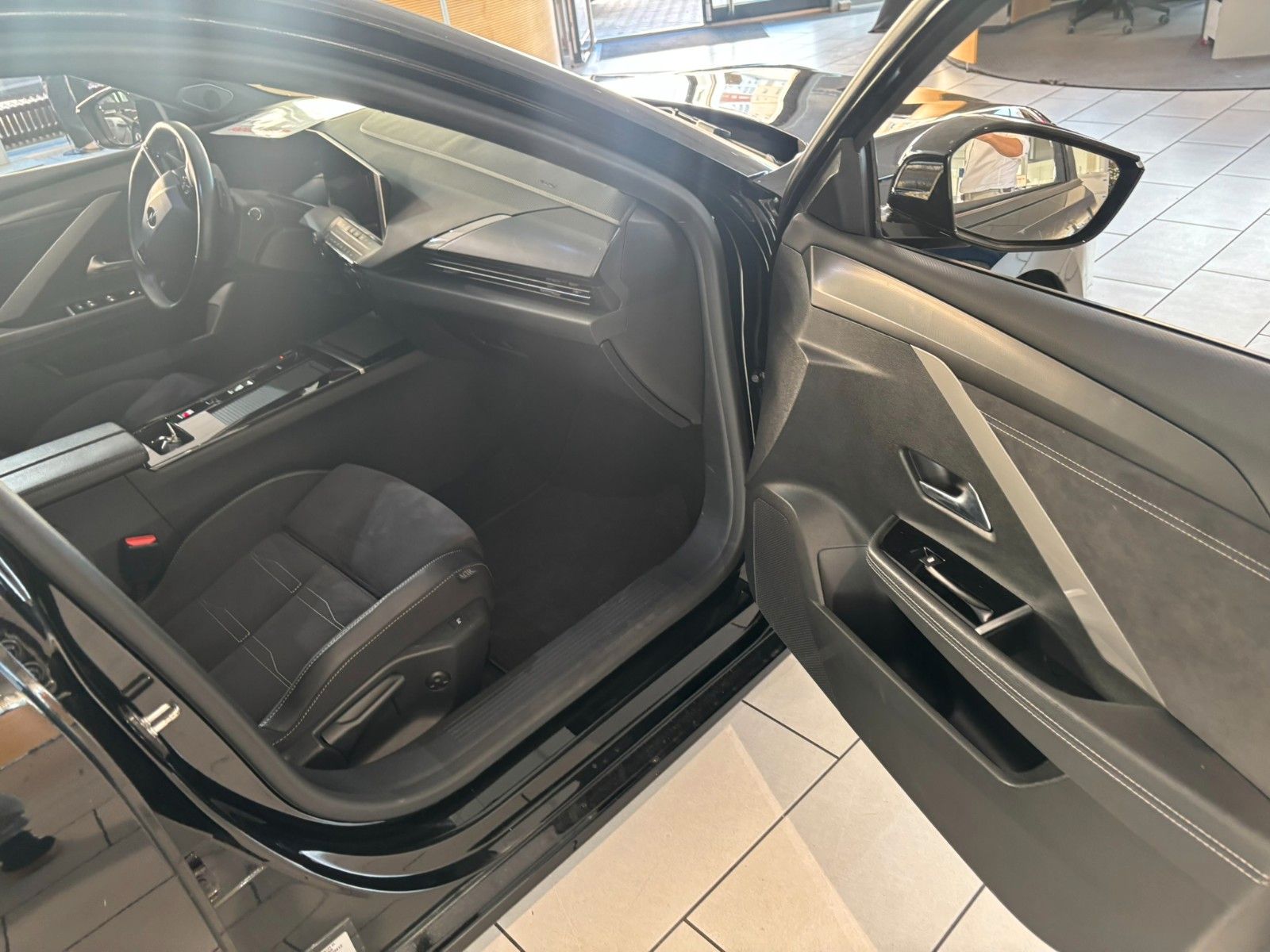 Fahrzeugabbildung Opel Astra L Lim. 1.6 HYBRID GS SPORT NAVI/360°/DAB+