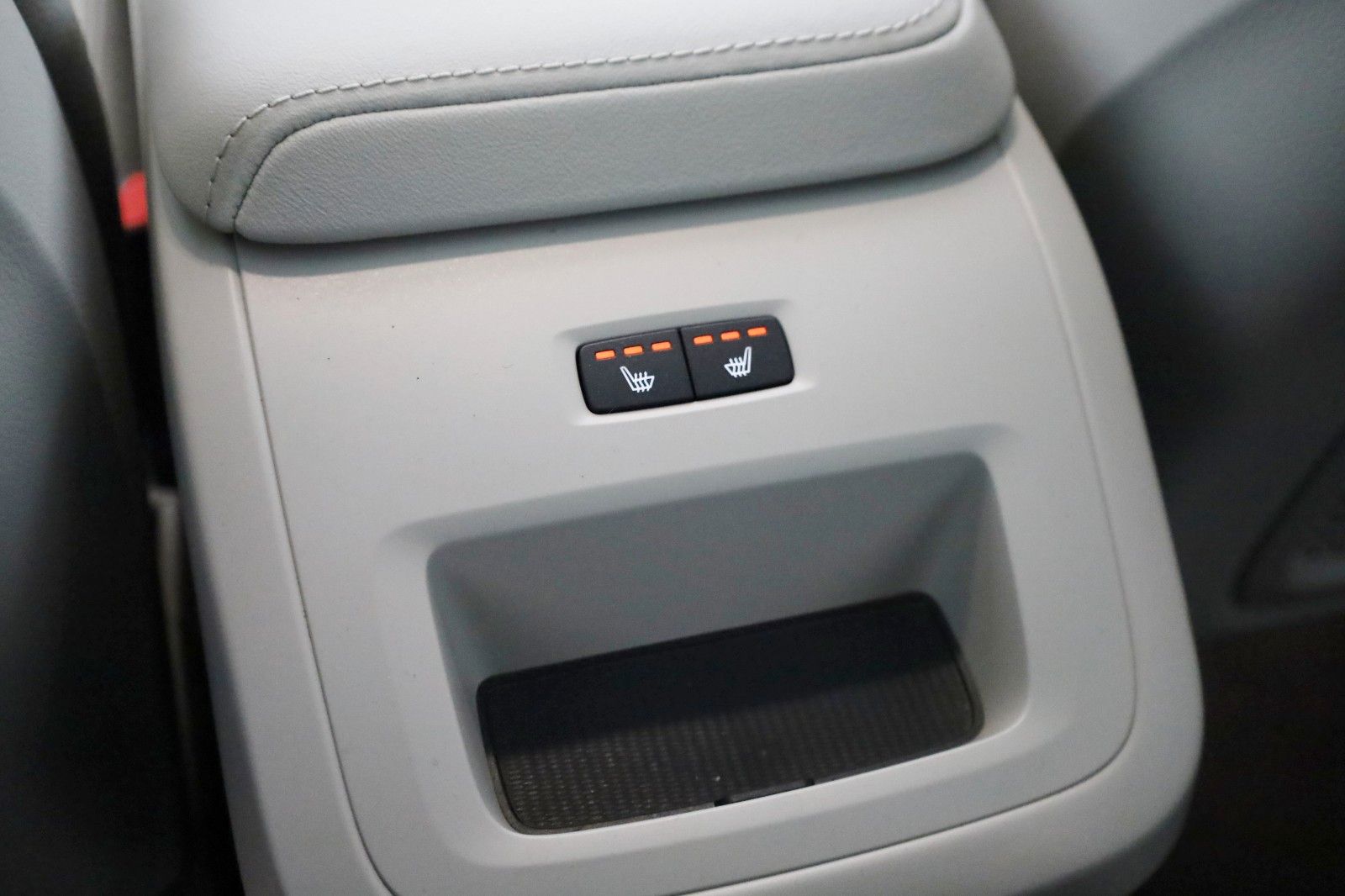 Fahrzeugabbildung Volvo XC60 AWD Plus Dark Leder,LED,Panorama,360° Cam
