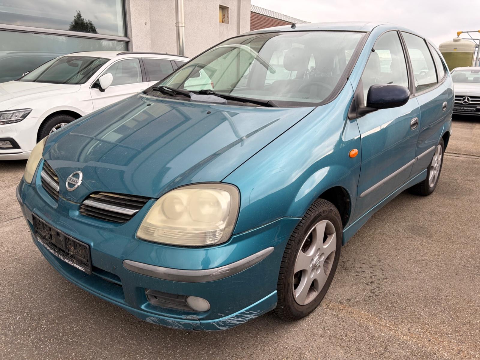 Nissan Almera 2005 — interior