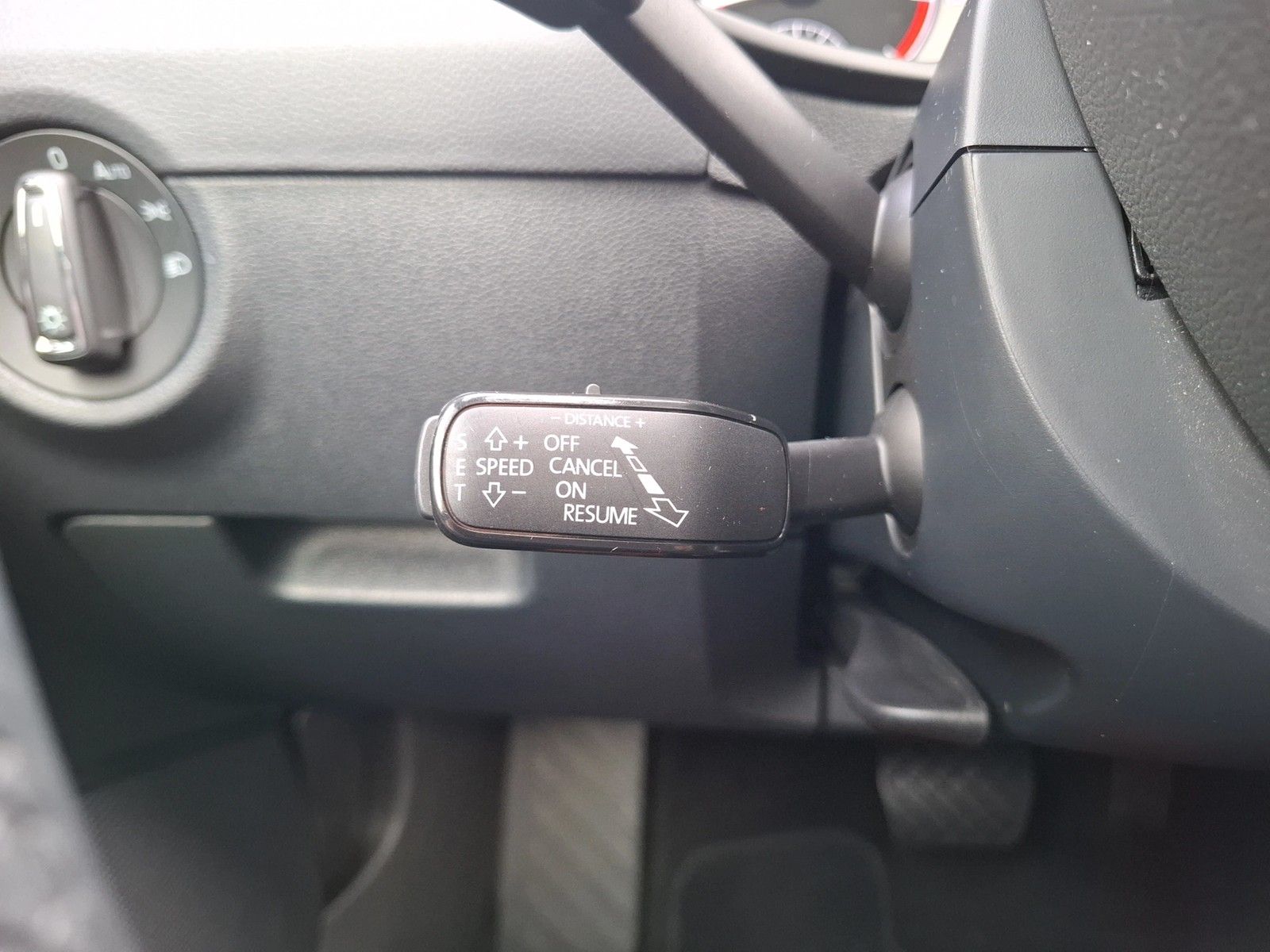 Fahrzeugabbildung SKODA Octavia Combi TSI L&K DSG LED Navi ACC PDC SHZ 1