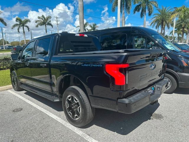 Ford F 150 Lightning SXT AWD  Elektro 2023 schwarz