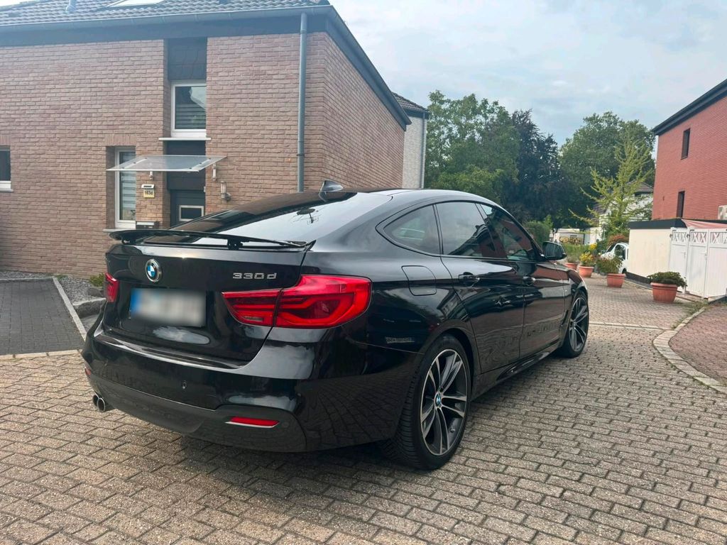 Image of BMW 330