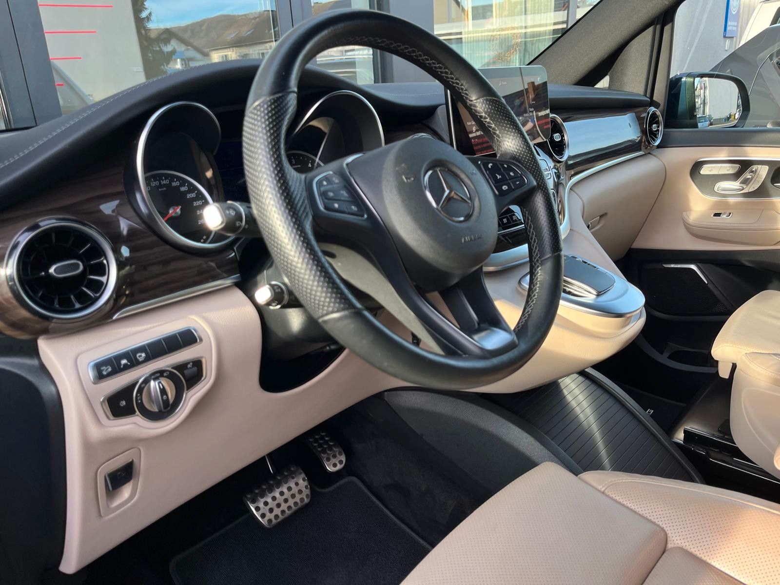 Fahrzeugabbildung Mercedes-Benz V 300 d AVANTGARDE EDITION 2023 4Matic