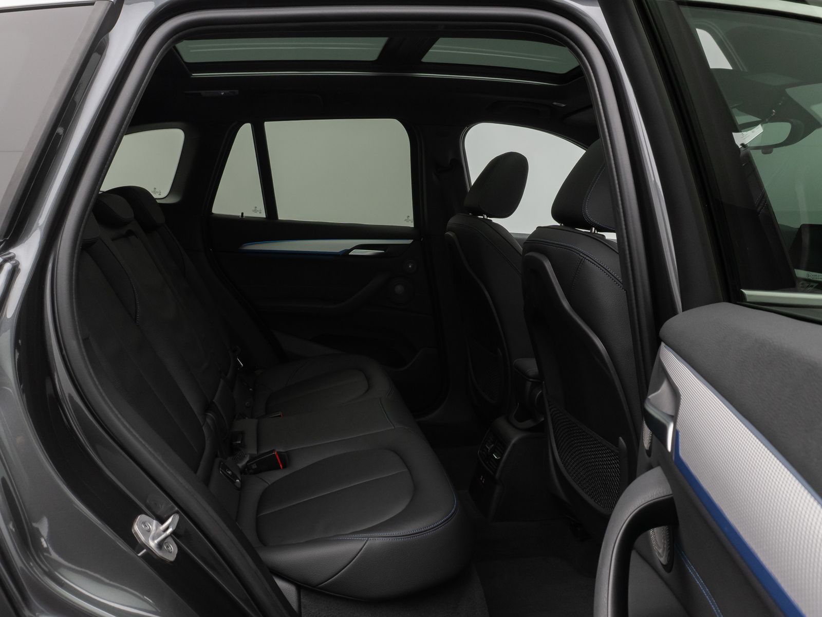 Fahrzeugabbildung BMW X1 xD25e M Sport Panorama Kamera HUD H/K Komfort