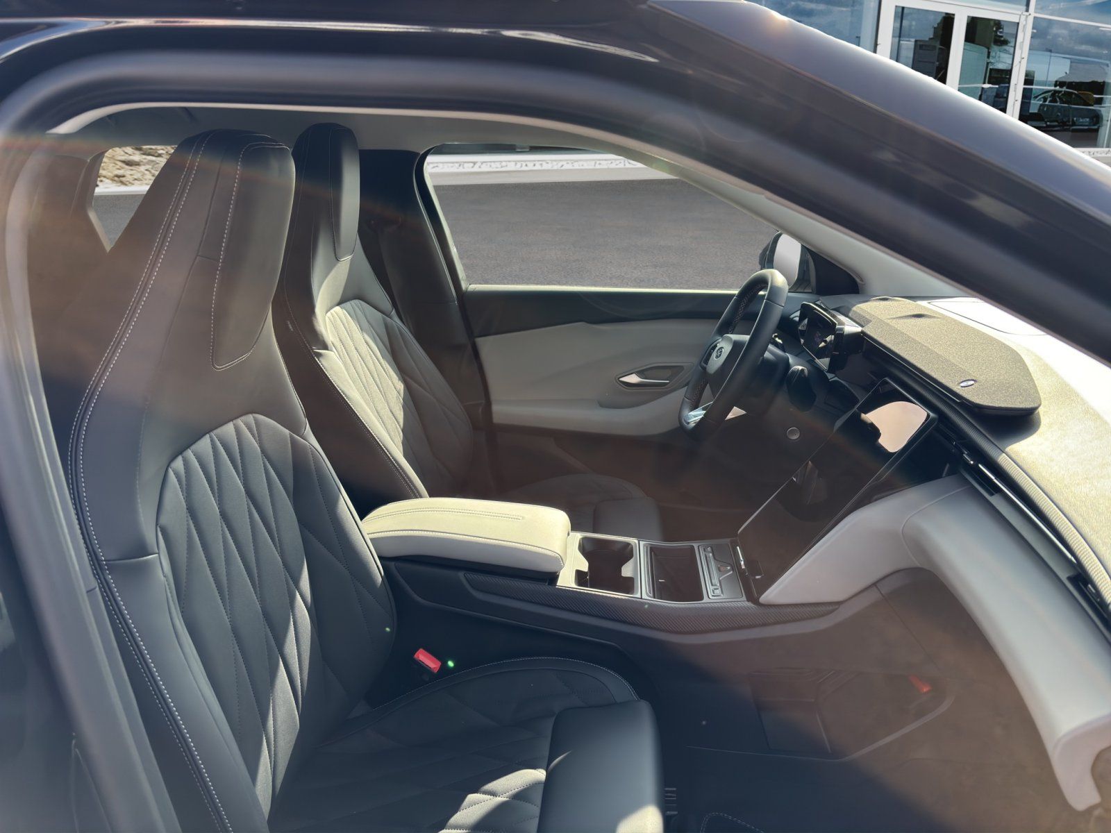 Fahrzeugabbildung Ford Explorer eMotor Premium RWD