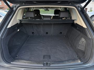 Volkswagen Touareg - 11