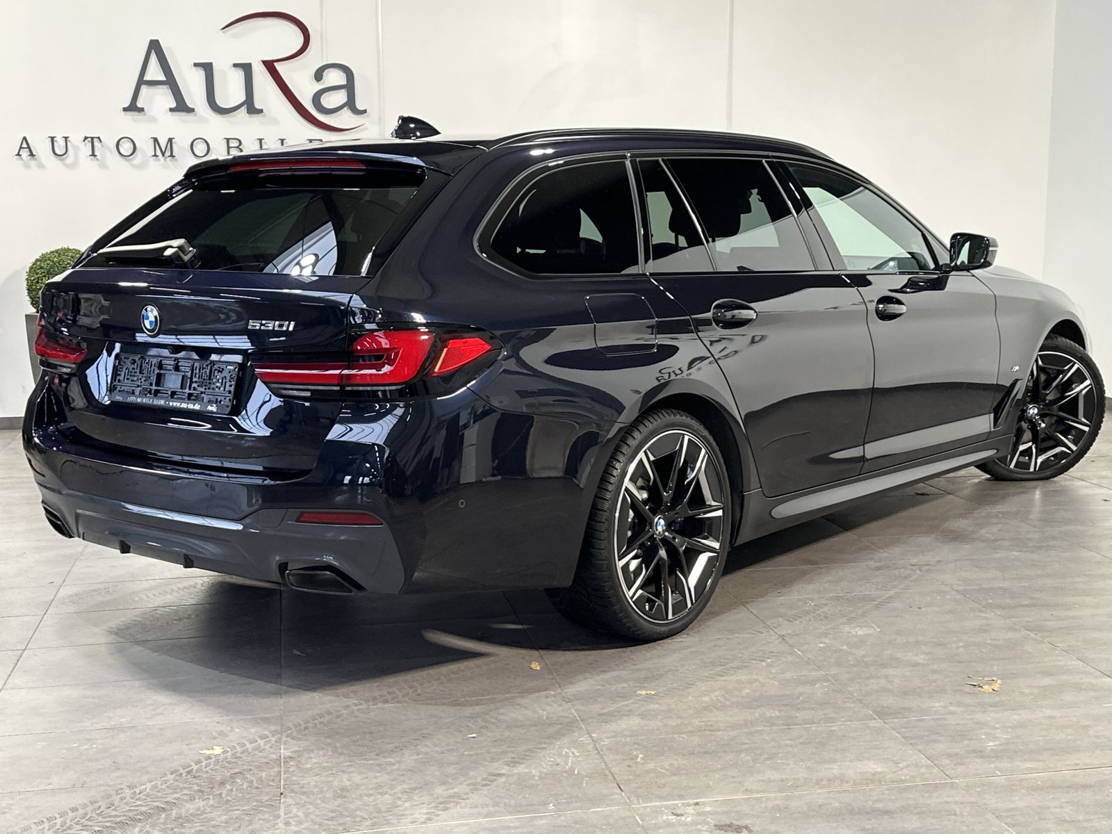 Fahrzeugabbildung BMW 530i Touring M-Sport NAV+LED+AHK+KAM+H&K+20ZO+VC