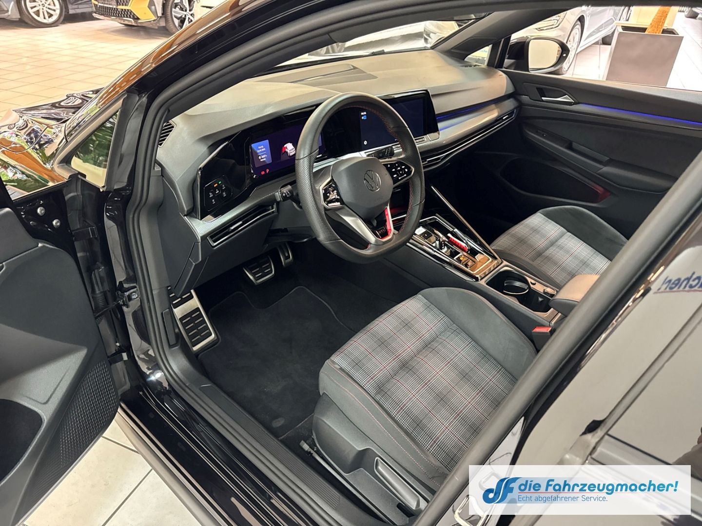 Fahrzeugabbildung Volkswagen Golf VIII GTI 2.0 TSI Navi Digitales Cockpit LED