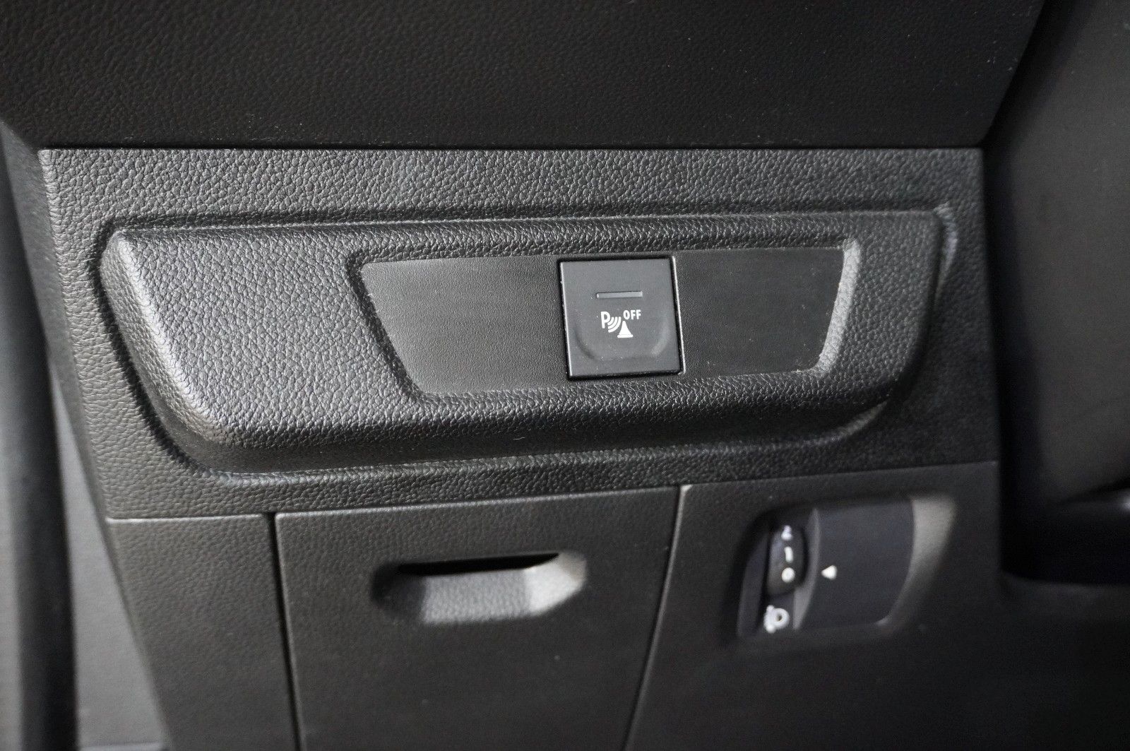 Fahrzeugabbildung Dacia Sandero III 1.0 TCE COMFORT LED/DAB/SHZ/TEMP/AHK