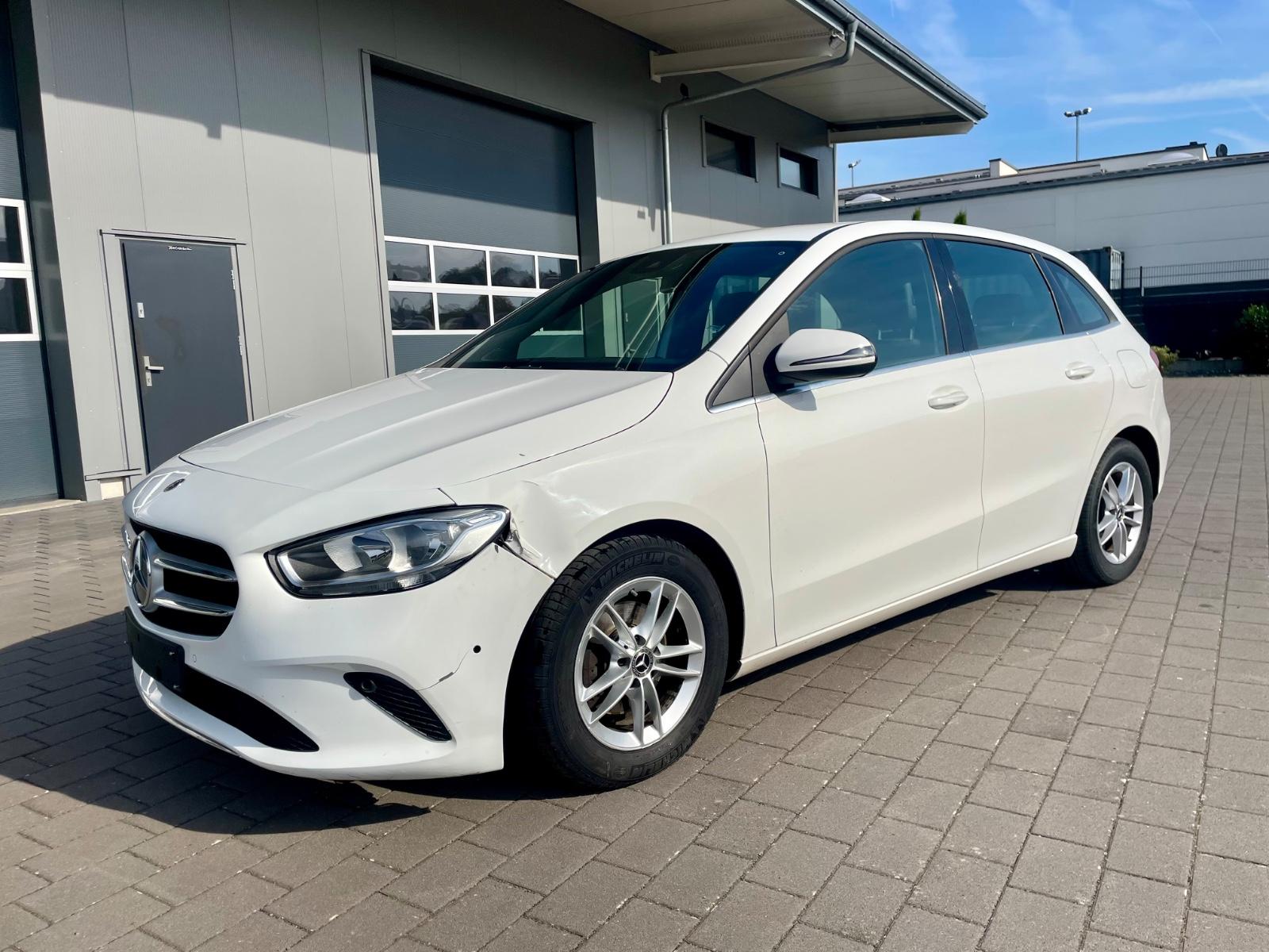 Mercedes-Benz B 180