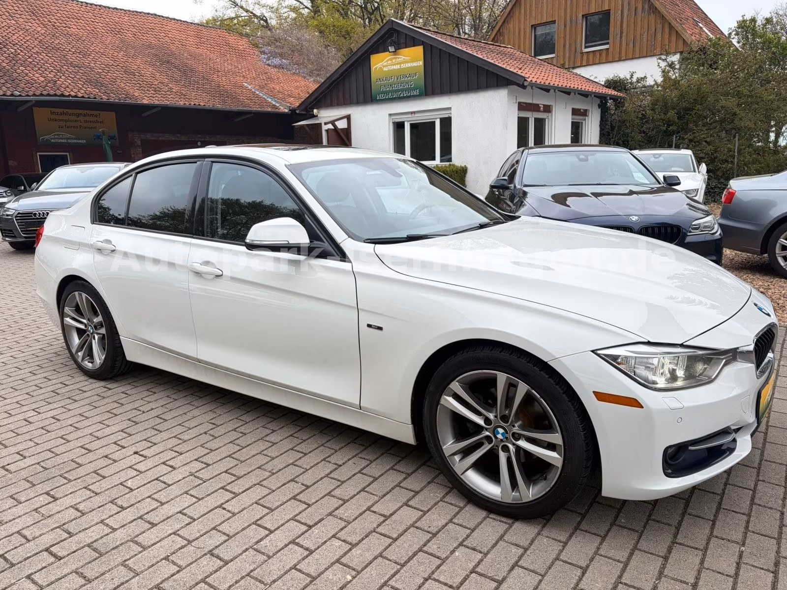 BMW 320i Sport Line Autom*Leder*Xenon*S-Dach*RFK*PDC