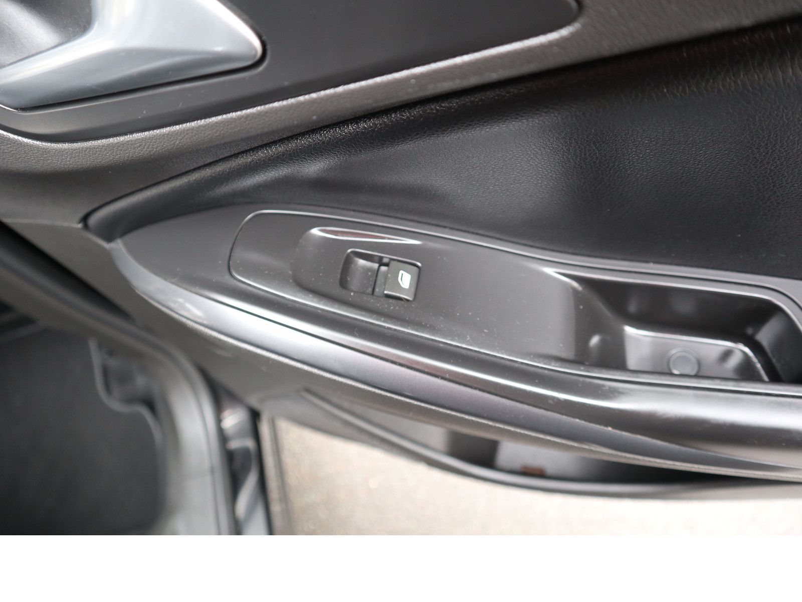Fahrzeugabbildung Opel Grandland X Belüftete Sitze Navi Scheckheftgepf