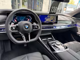 BMW 740d xDrive M Sport PanoSky StHzg TV Autobahnas - BMW 740 in Duisburg