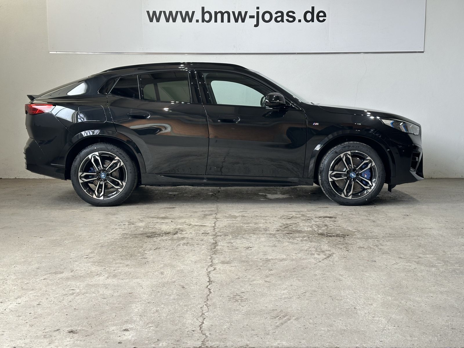 Fahrzeugabbildung BMW iX2 M Sportpaket, Komfortzugang, Lenkradheizung