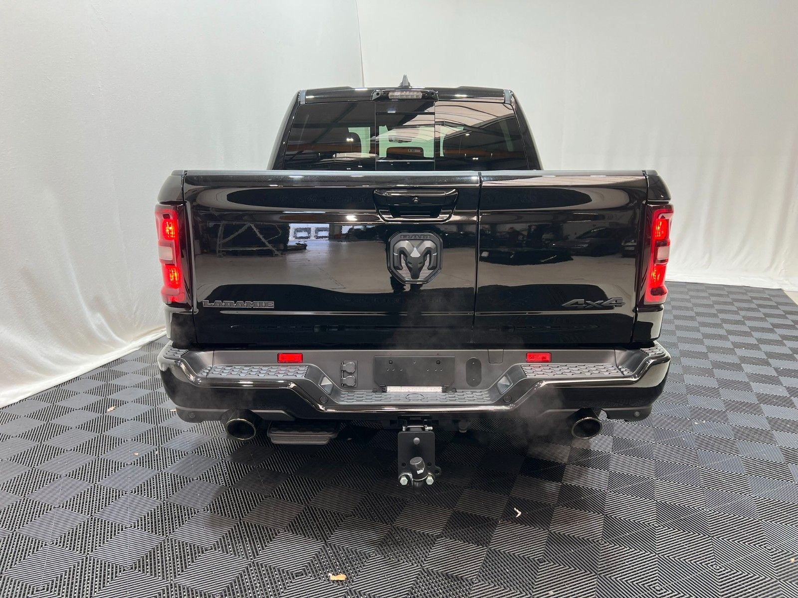 Fahrzeugabbildung Dodge RAM 1500 Laramie Night Premium, LUFT/MFT*AKTION*
