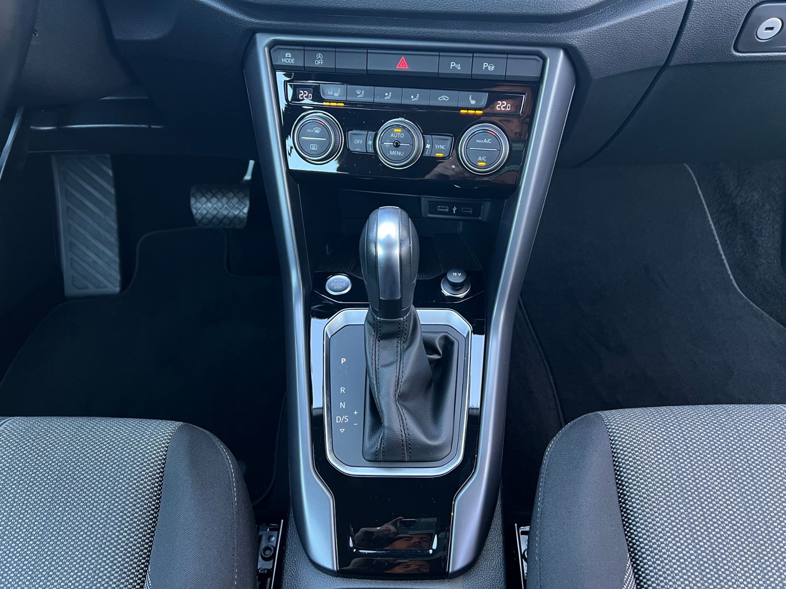 Fahrzeugabbildung Volkswagen T-Roc Cabriolet Style 1.5 TSI DSG *BlackStyle,AH