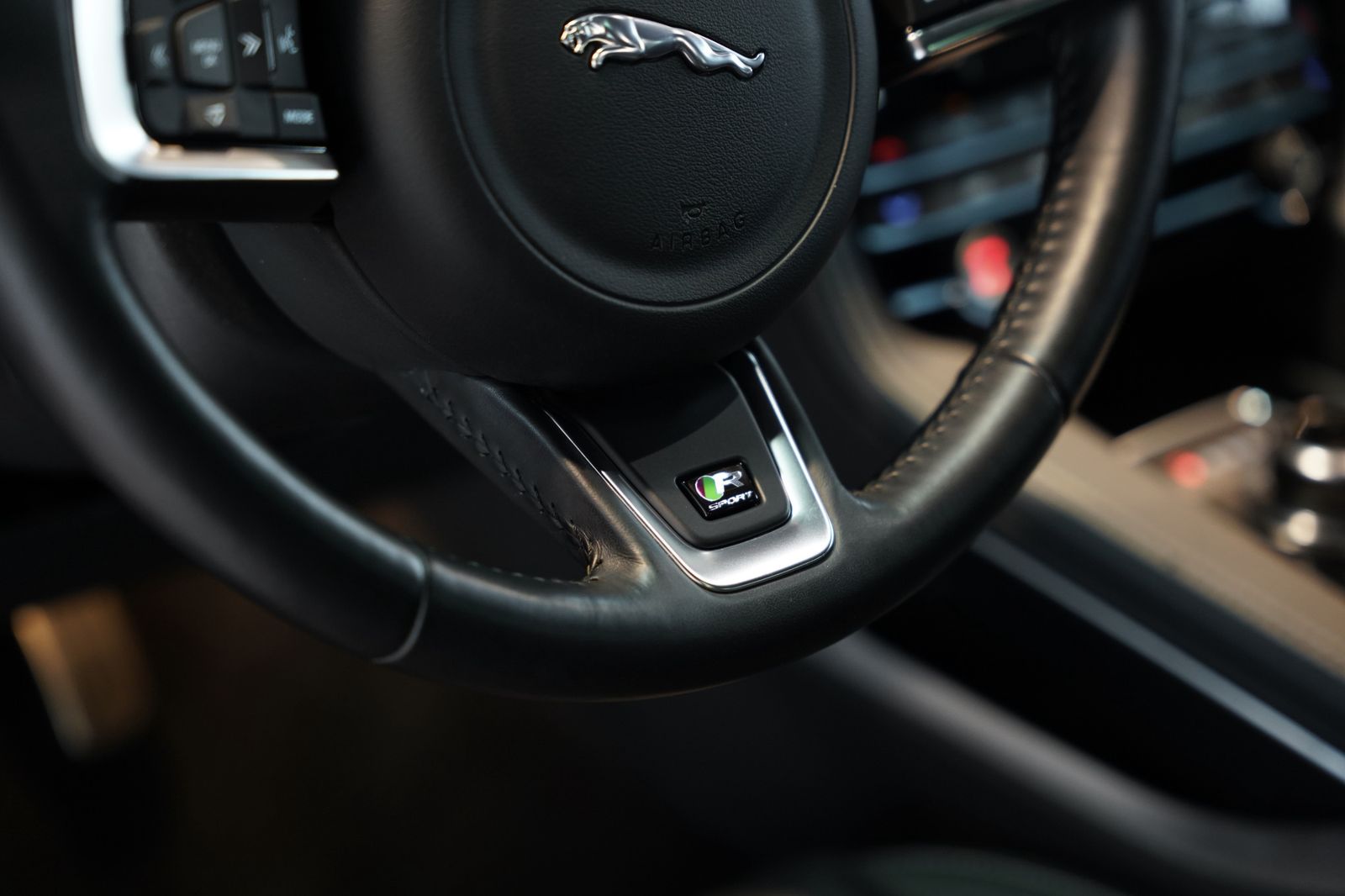 Jaguar F Pace