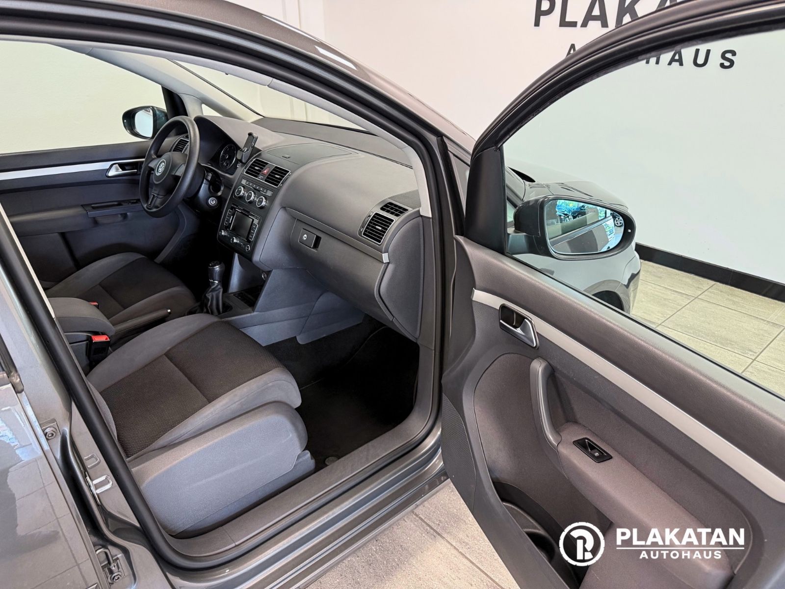 Fahrzeugabbildung Volkswagen Touran Zahnriemen Neu, Parksensoren, TÜV Neu,