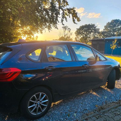 BMW 216i Active Tourer, gut in Schuss weni...