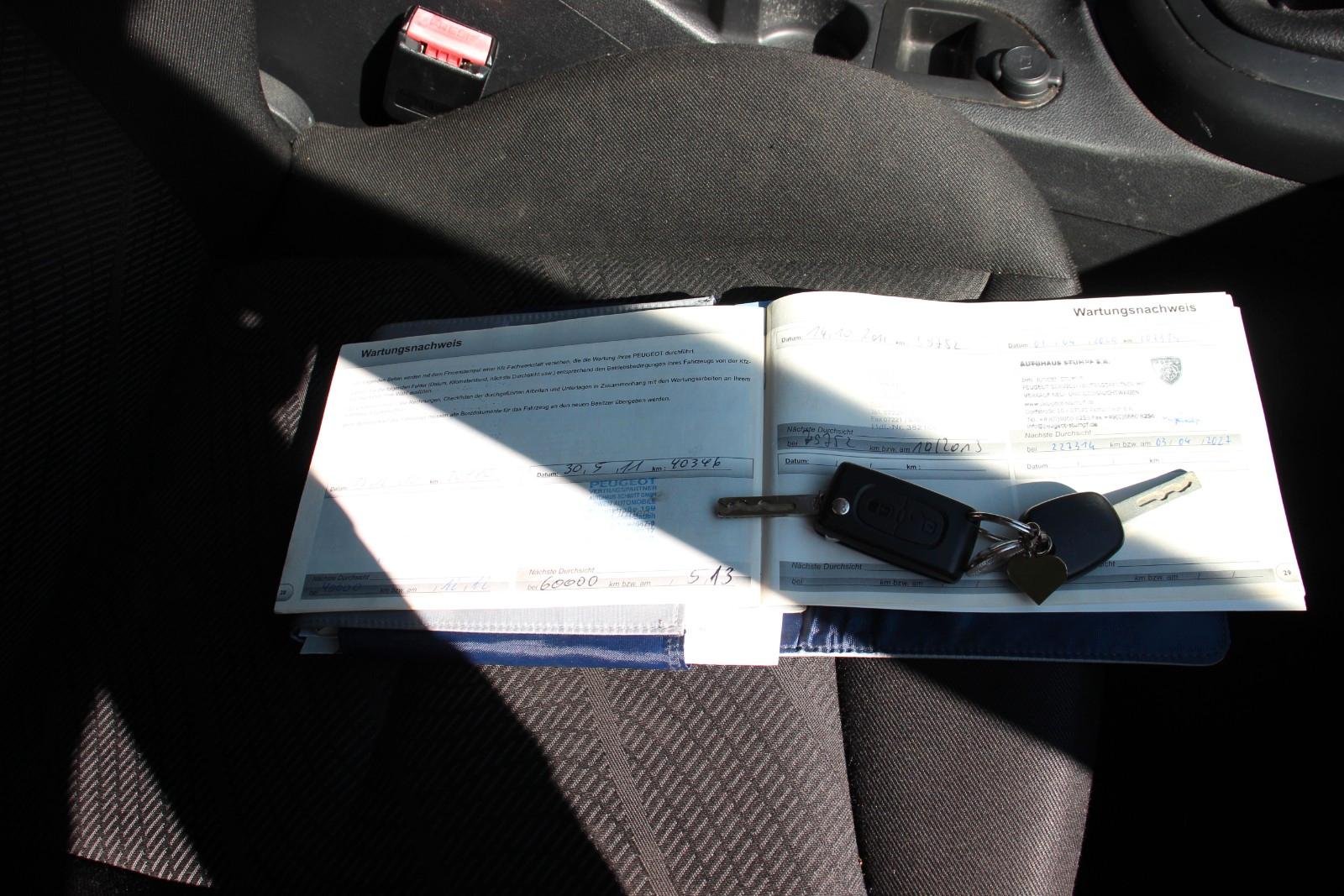 Peugeot 308 2010 — photo 17