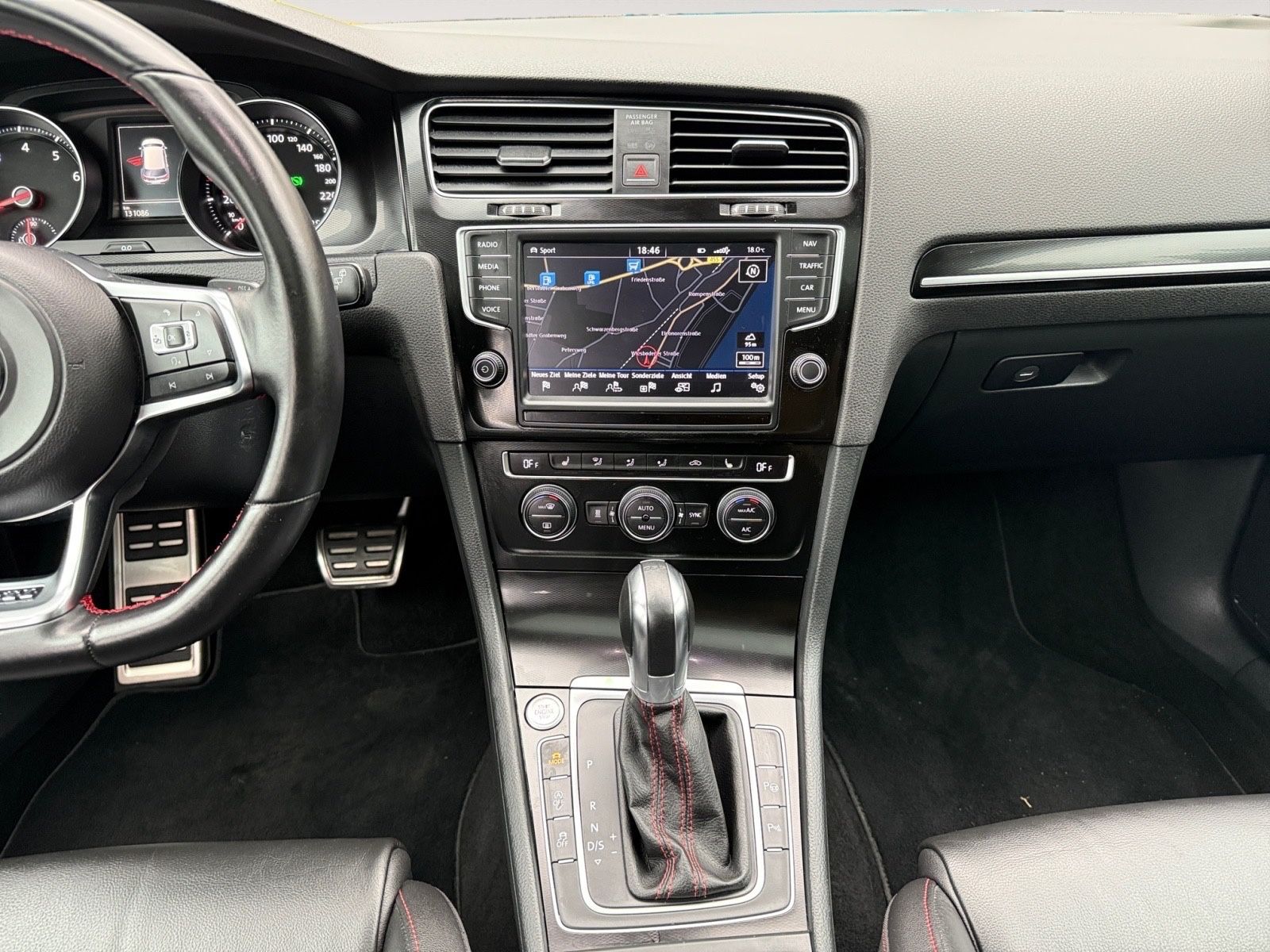 Fahrzeugabbildung Volkswagen Golf VII Lim. GTI BMT*Pano*Leder*Standheizung*